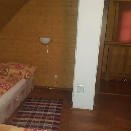 山林小屋 Zrub *